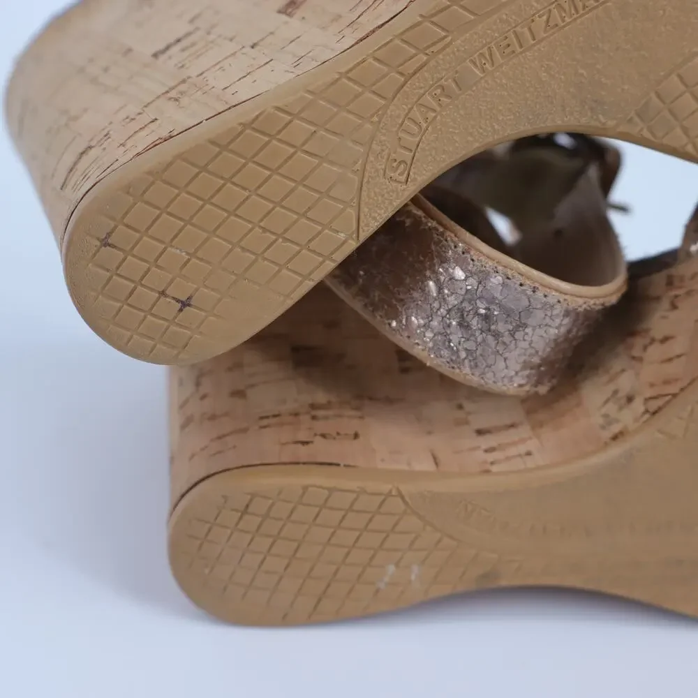 STUART WEITZMAN Annex Penny Wedge Sandal Crackled Leather Gold Metallic Womens 7 - Picture 6 of 10